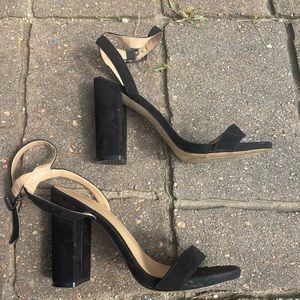 chunky black strappy heel y2k 
size 9 express